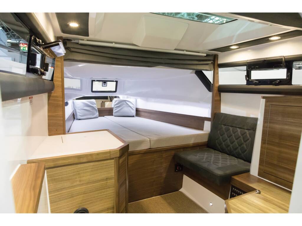 Axopar 37 XC Cross Cabin  TRAVERSO