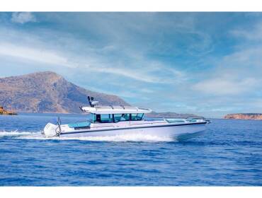 Axopar 37 XC Cross Cabin  • DIONNE