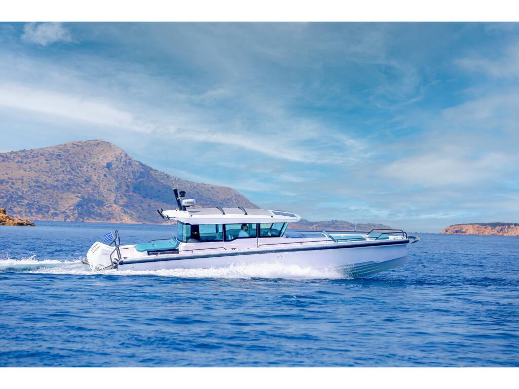Axopar 37 XC Cross Cabin  • DIONNE