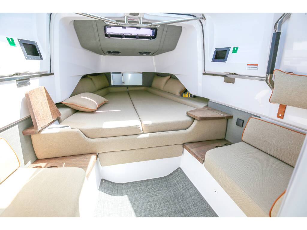 Axopar 37 XC Cross Cabin  