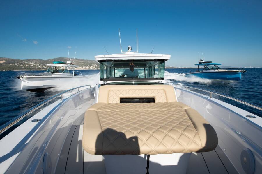 Axopar 37 XC Cross Cabin 