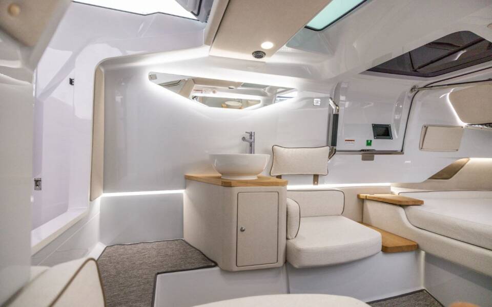 Axopar 37 XC Cross Cabin 