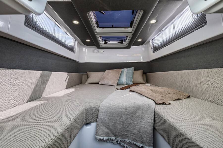 Axopar 37 XC Cross Cabin 