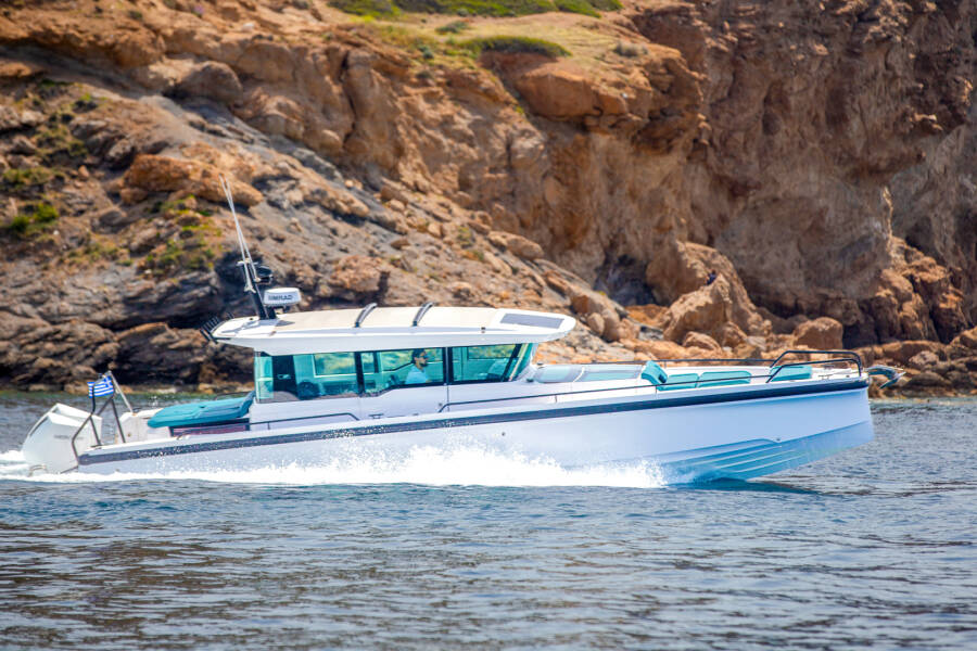 Axopar 37 XC Cross Cabin 