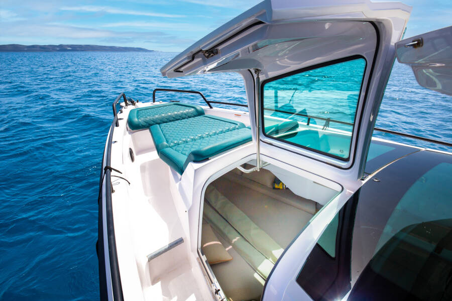 Axopar 37 XC Cross Cabin 