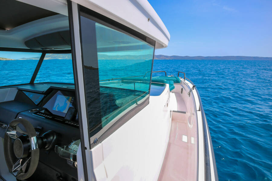 Axopar 37 XC Cross Cabin 