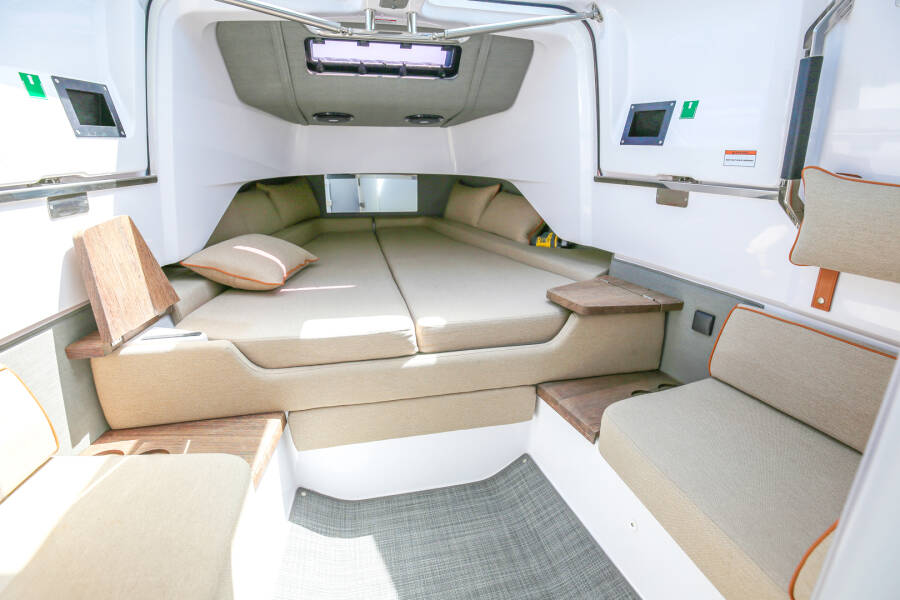 Axopar 37 XC Cross Cabin 