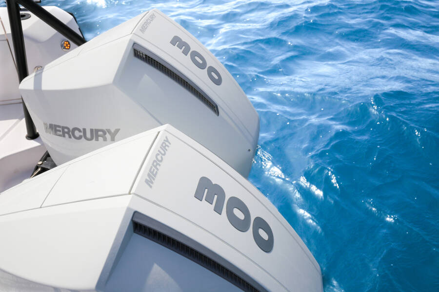 Axopar 37 XC Cross Cabin 