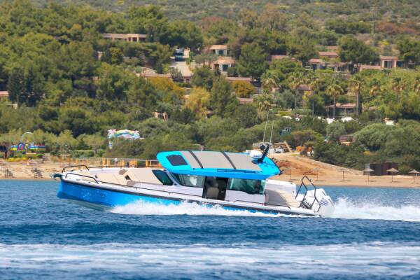 Axopar 37 XC Cross Cabin Vida