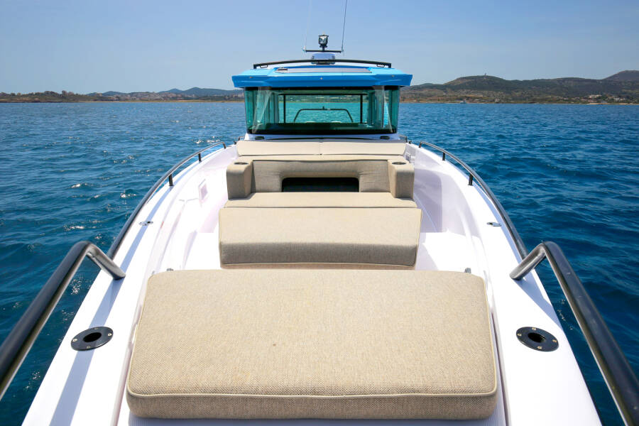 Axopar 37 XC Cross Cabin Vida