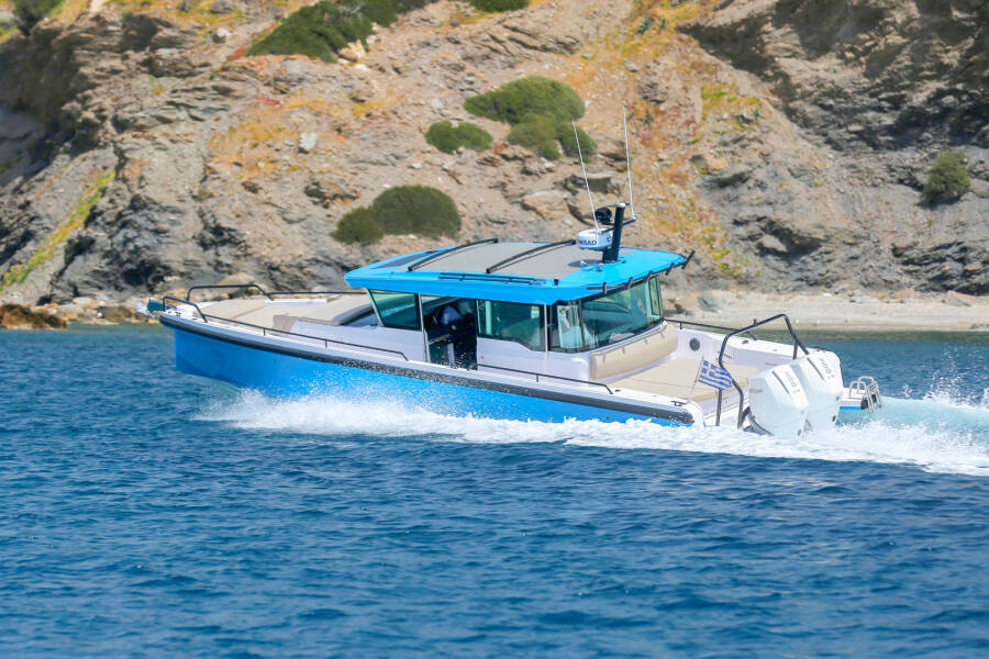 Axopar 37 XC Cross Cabin Vida