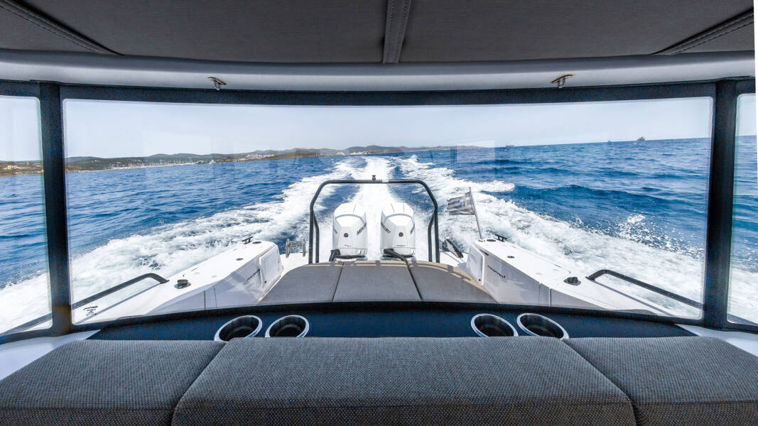 Axopar 37 XC Cross Cabin Vida