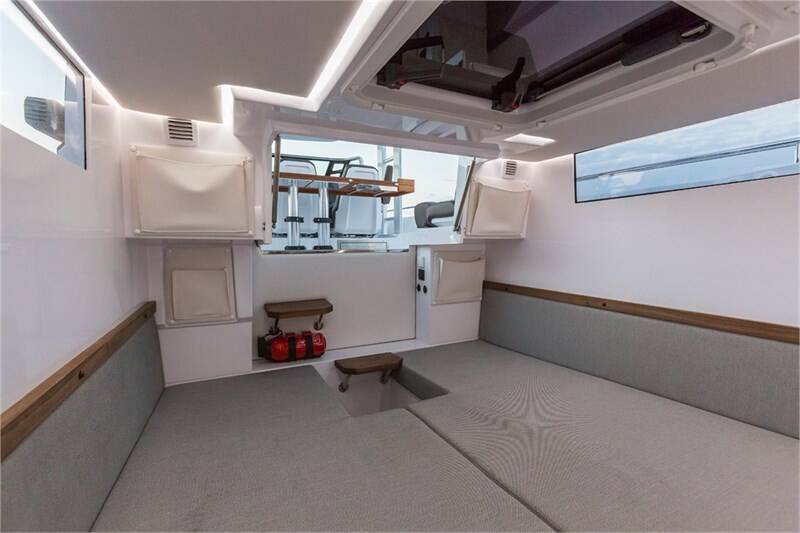 Axopar 37 XC Cross Cabin Axopar