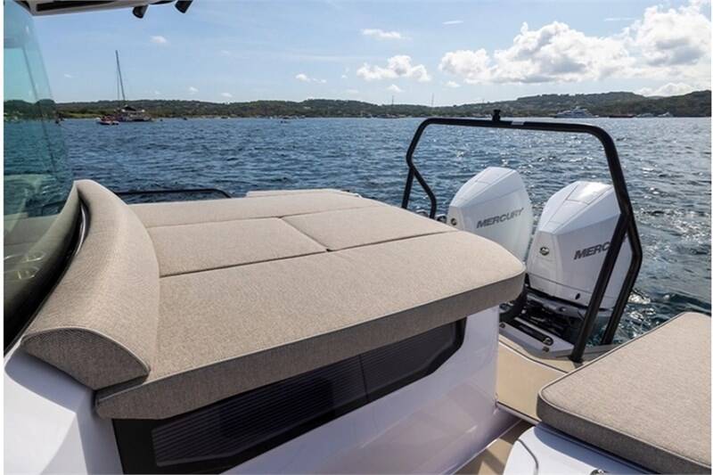 Axopar 37 XC Cross Cabin Axopar