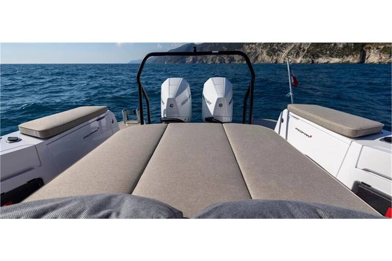 Axopar 37 XC Cross Cabin Axopar