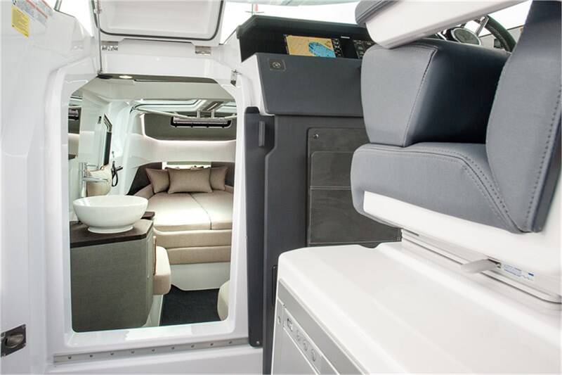Axopar 37 XC Cross Cabin Axopar