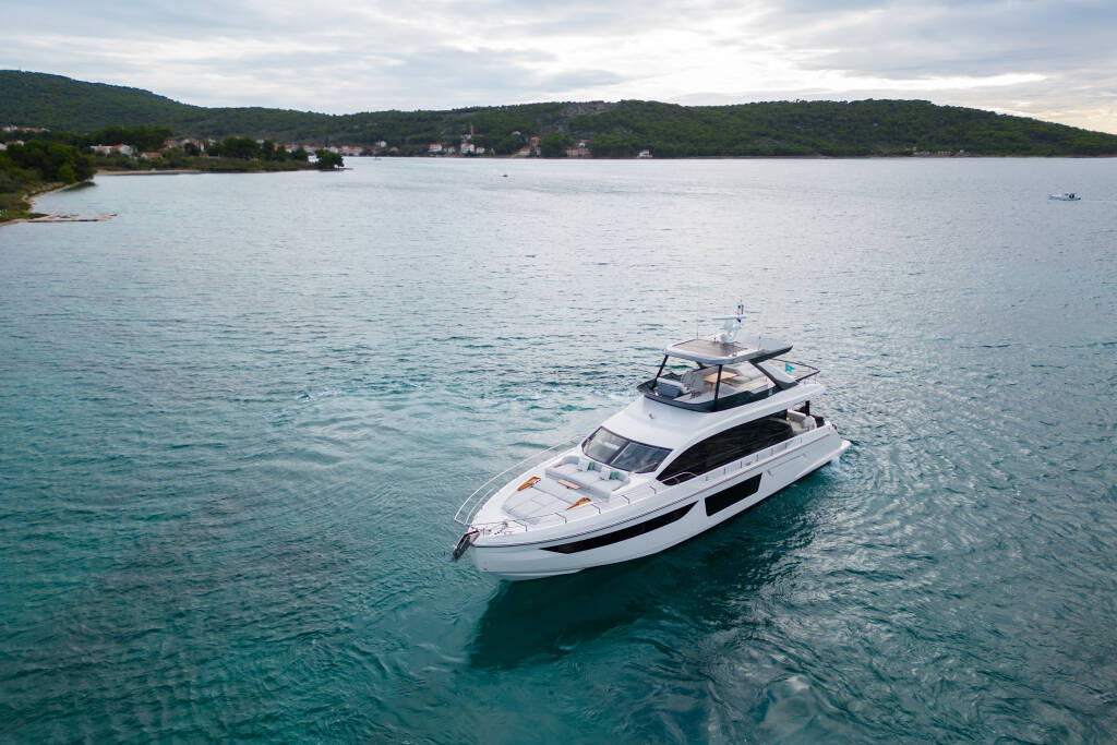 Azimut 68 Fly 