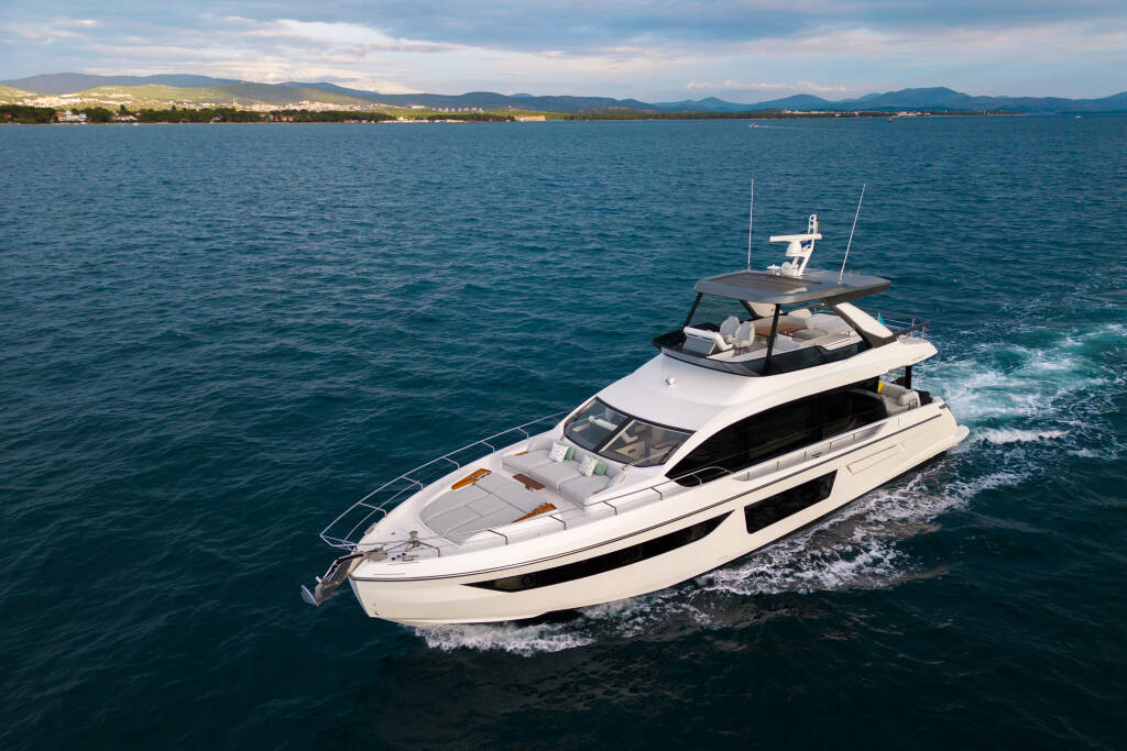 Azimut 68 Fly 