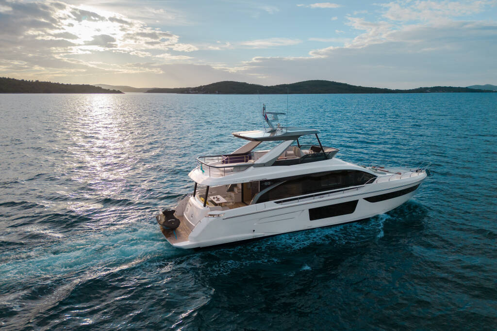 Azimut 68 Fly 