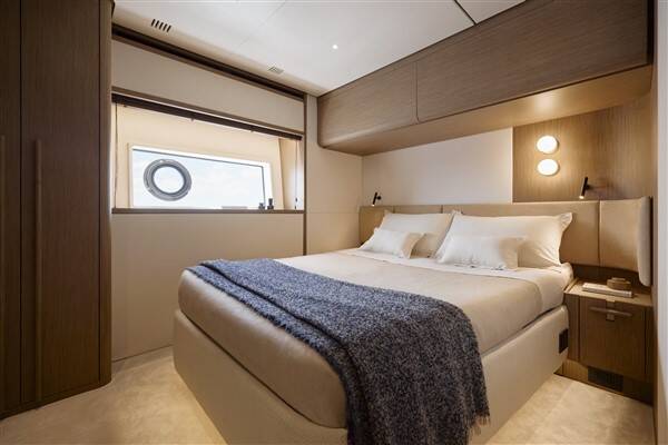 Azimut 82 Fly Balance