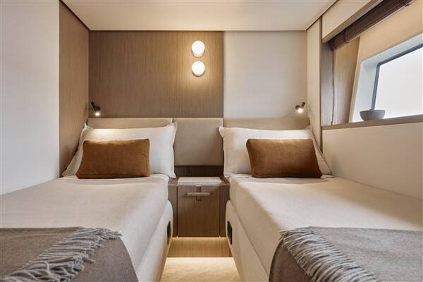 Azimut 82 Fly Balance