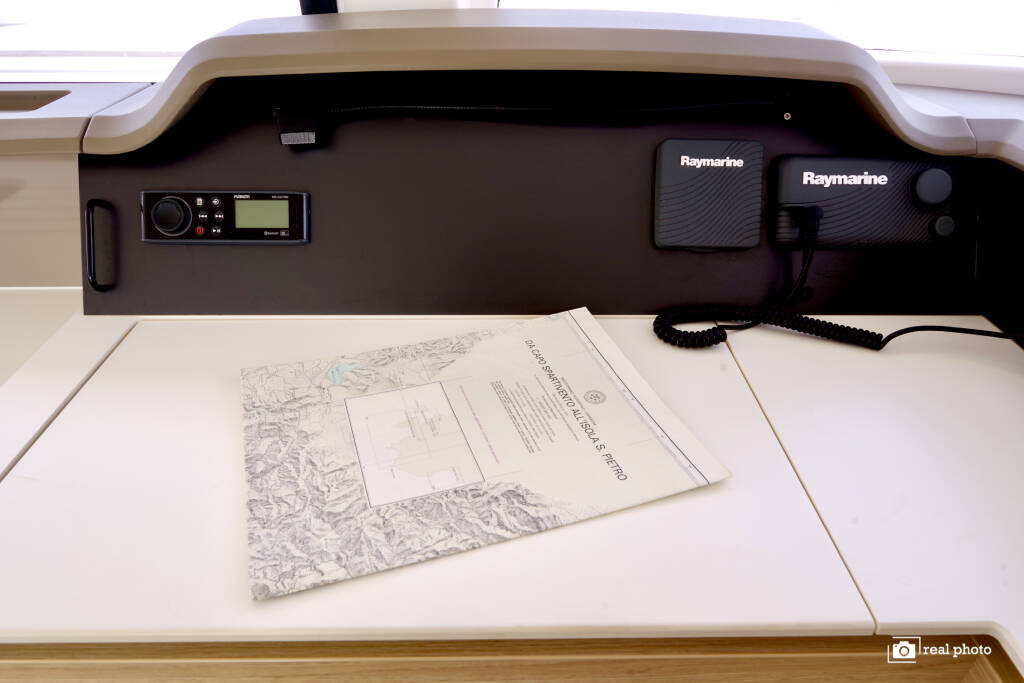 Bali 4.1 Alba - Water maker, Solar Panel