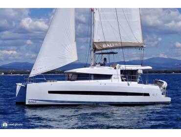 Bali 4.1 • WEEsail - Water maker, Solar Panel