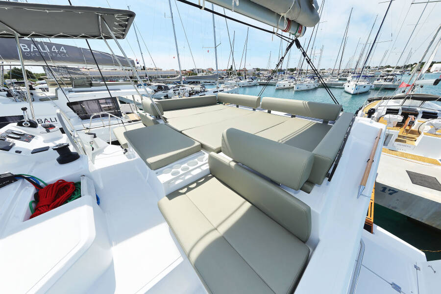 Bali Catspace OW Playtime - OW