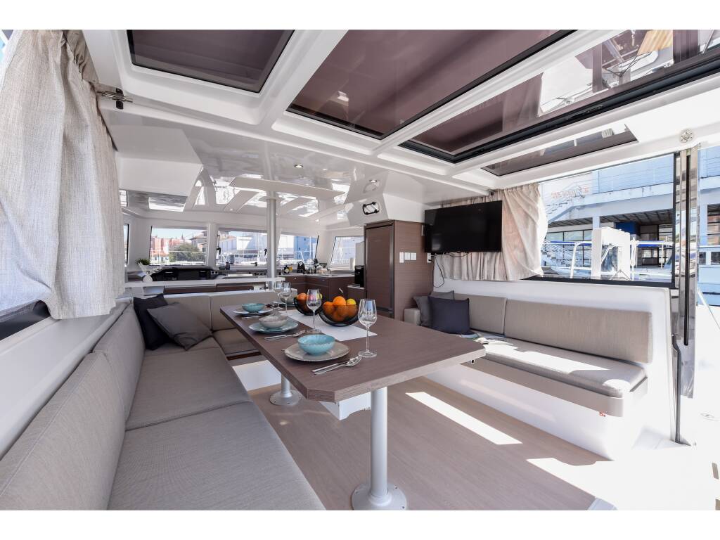 Bali Catspace FUX 4 Sail - AC + GENERATOR