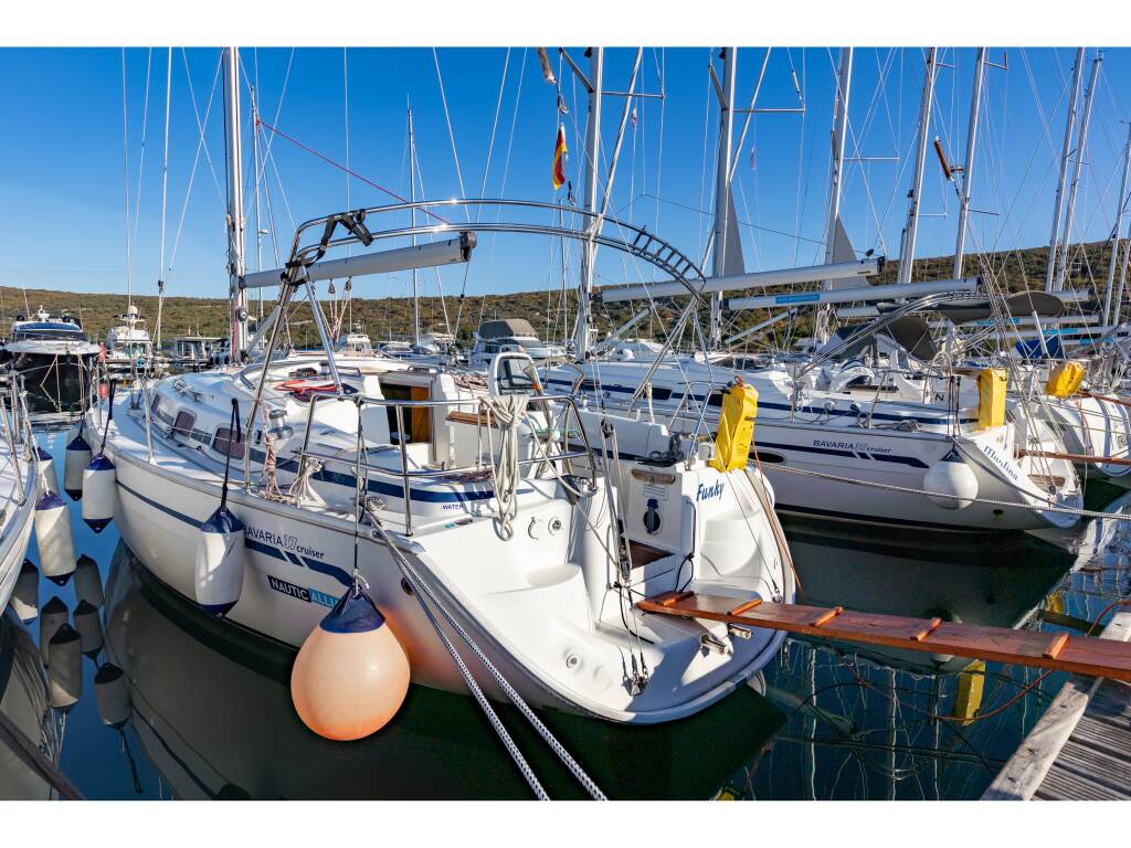 Bavaria 37 Cruiser • Funky