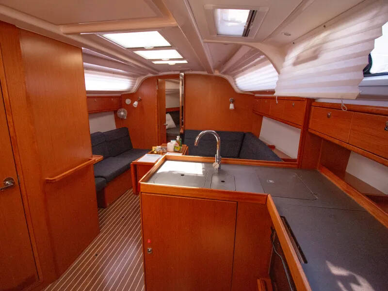 Bavaria 37 