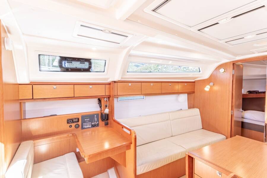 Bavaria 37 