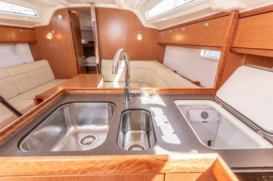 Bavaria 37 
