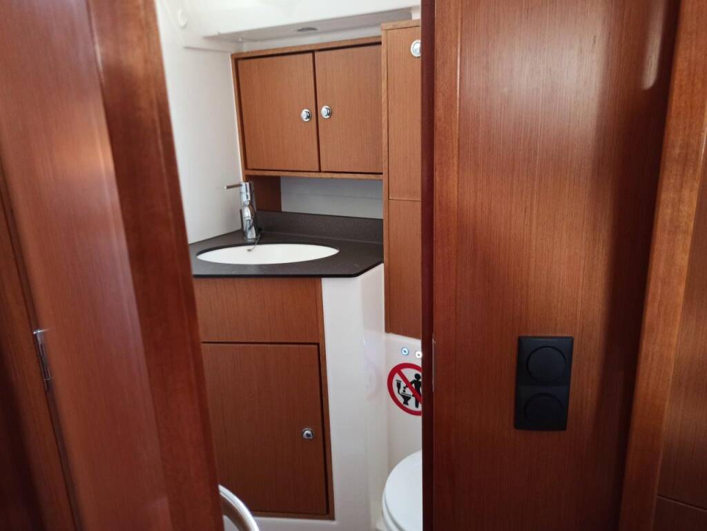 Bavaria 45 Cruiser Saffron