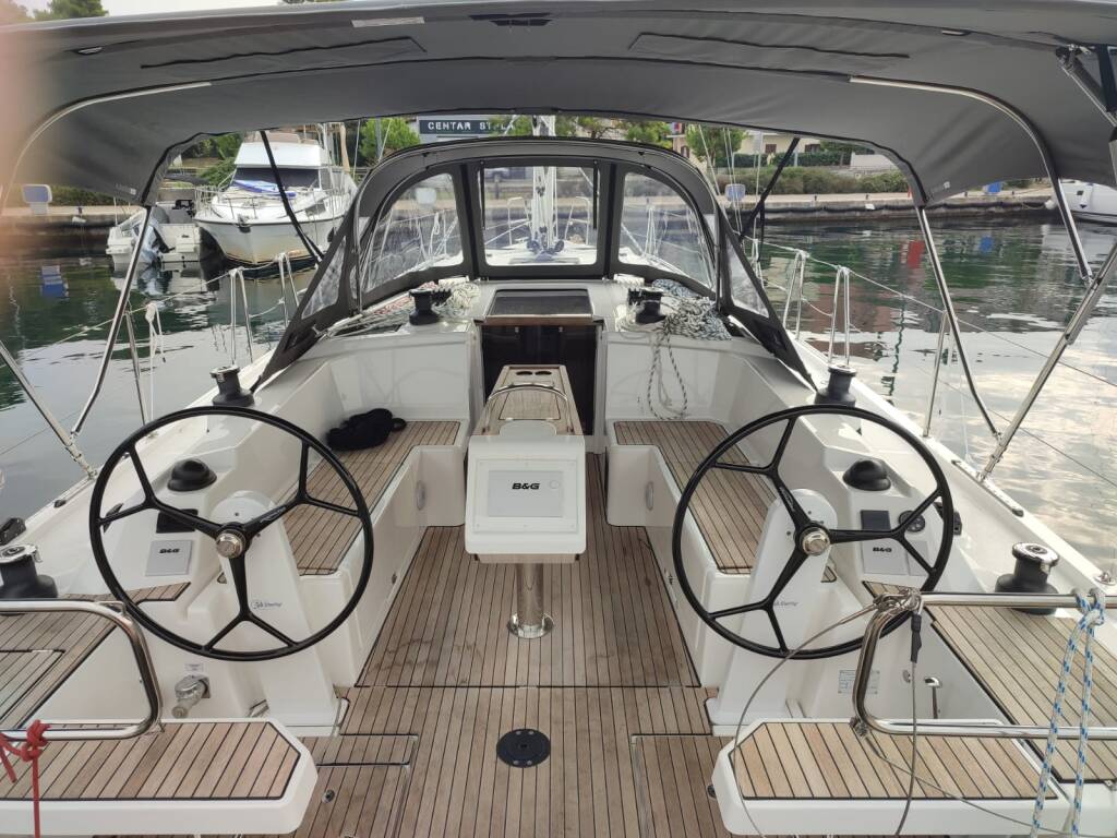 Bavaria C38  Kirke
