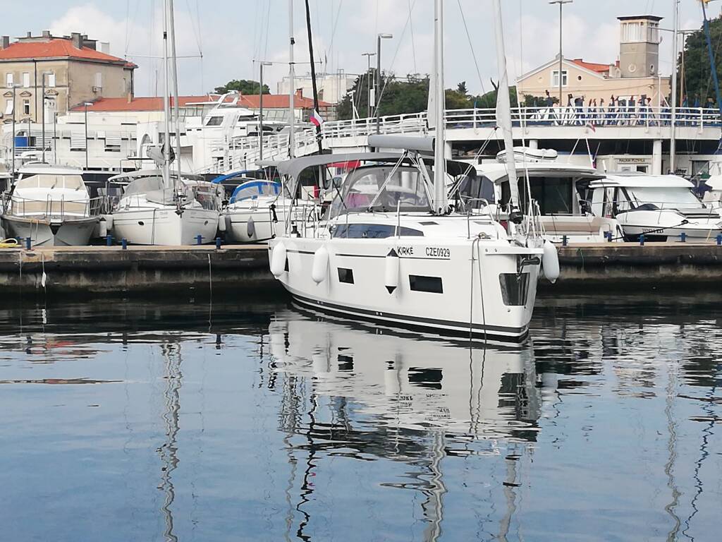 Bavaria C38  Kirke