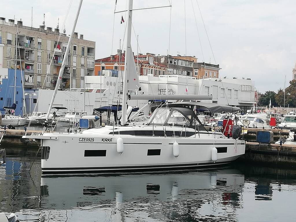 Bavaria C38  Kirke