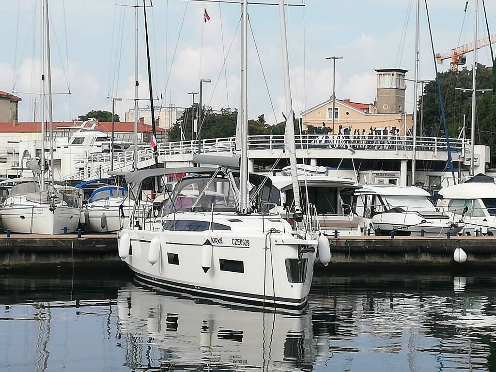 Bavaria C38  Kirke