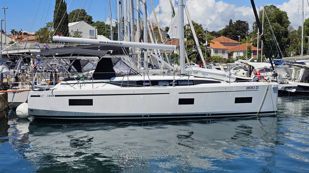 Bavaria C38 • Windchaser