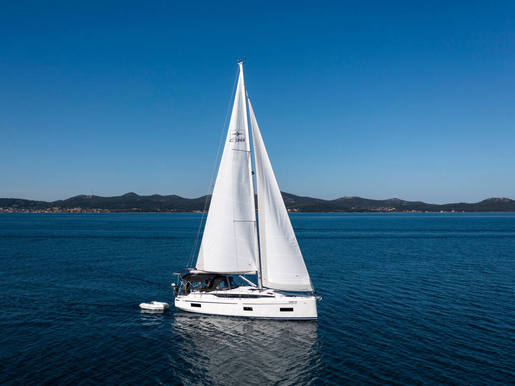 Bavaria C38 MARTINI