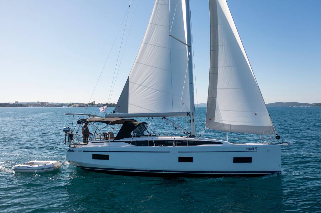 Bavaria C38 MARTINI