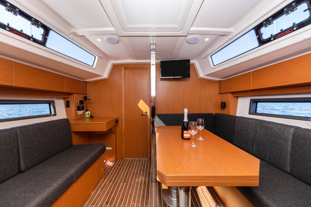 Bavaria C38 MARTINI