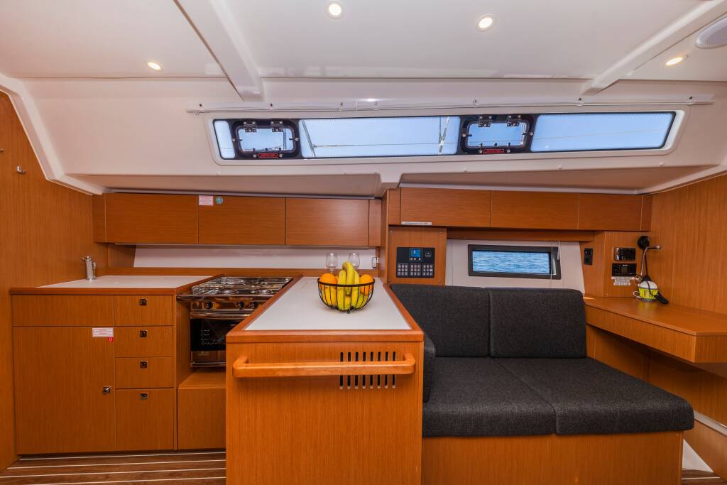 Bavaria C38 MARTINI