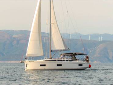 Bavaria C42 Karpouzi | A/C, Bow Thruster, Full teak deck