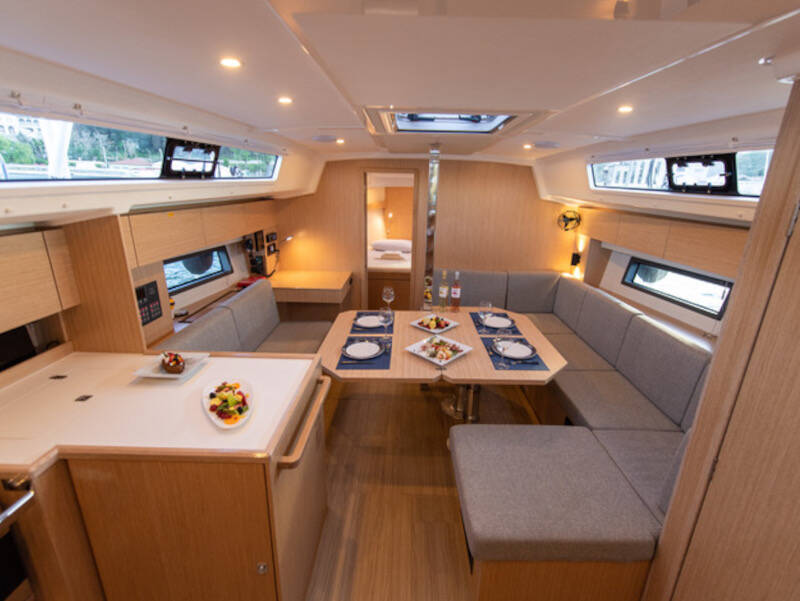 Bavaria C42 Karpouzi | A/C, Bow Thruster, Full teak deck