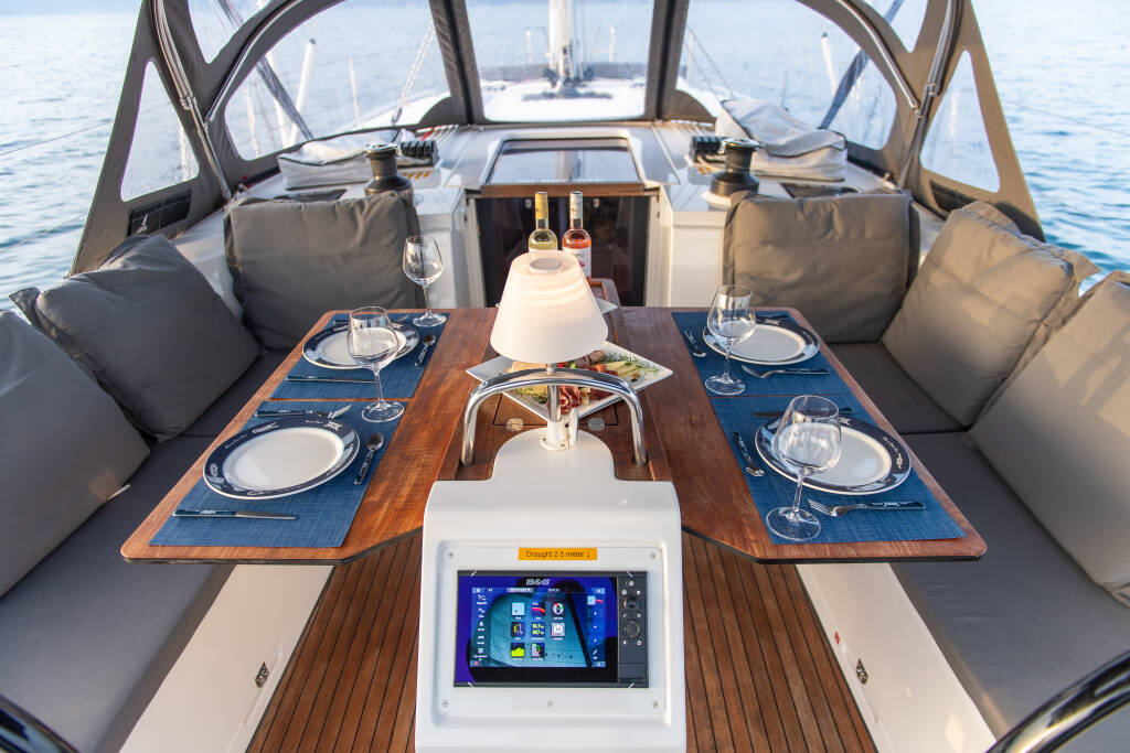 Bavaria C42 Karpouzi | A/C, Bow Thruster, Full teak deck