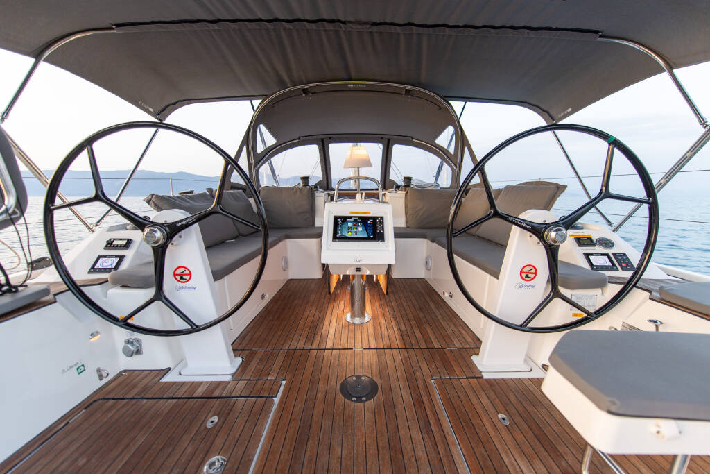 Bavaria C42 Karpouzi | A/C, Bow Thruster, Full teak deck