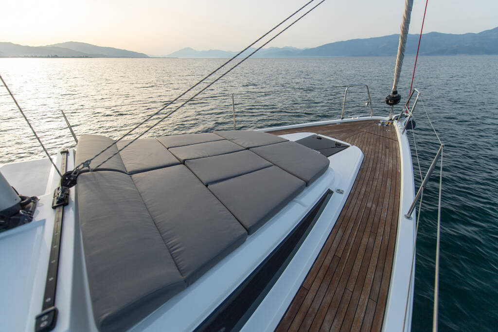 Bavaria C42 Karpouzi | A/C, Bow Thruster, Full teak deck