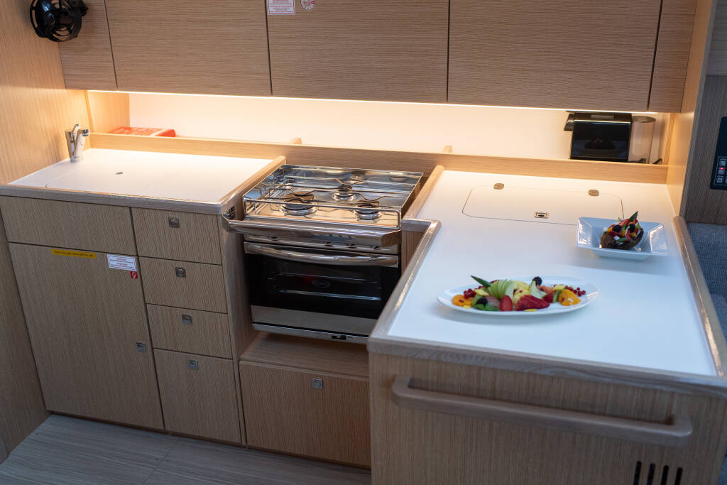 Bavaria C42 Karpouzi | A/C, Bow Thruster, Full teak deck