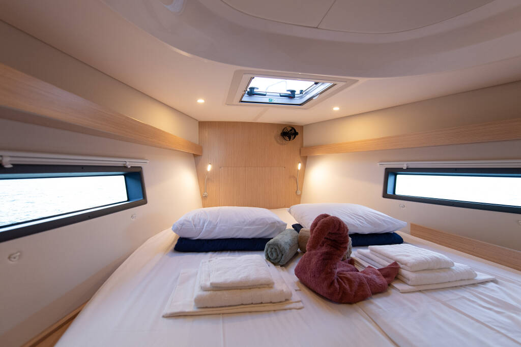 Bavaria C42 Karpouzi | A/C, Bow Thruster, Full teak deck